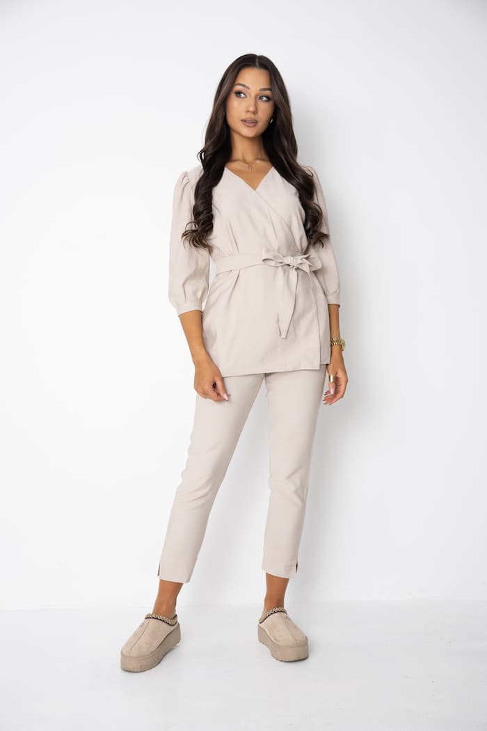 Uniform medyczny dla kobiet – tunika HARMONY z paskiem w talii