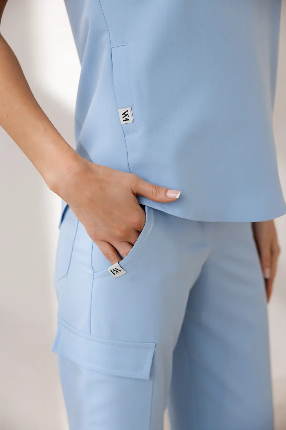 Bluzka_medyczna_z_kieszeniami_veronica_Medina.webp